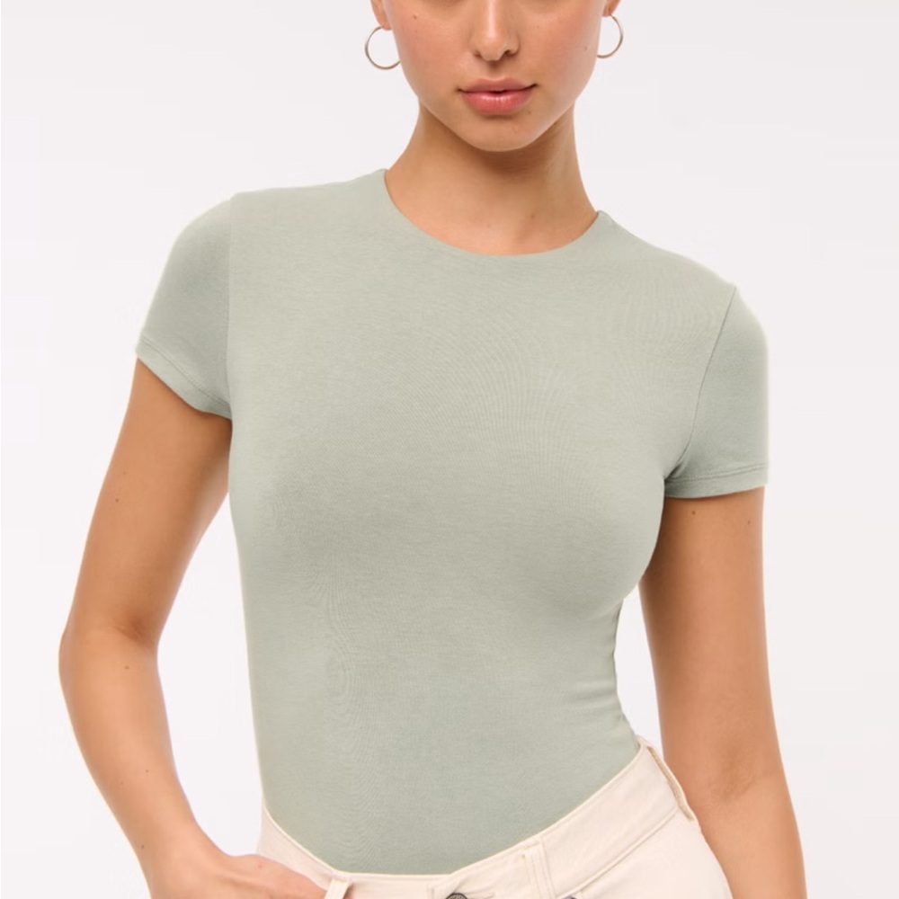 ABERCROMBIE & FITCH Short Sleeve Bodysuit in Sage Green